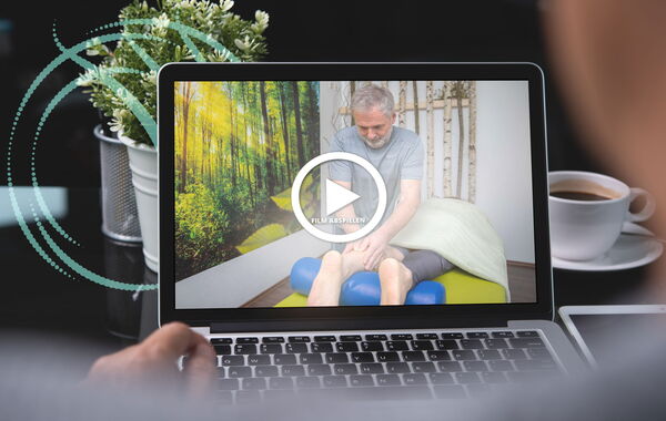 Bild zeigt den Imagefilm der Firma: "Arcus Krankengymnastik" Ausgespielt auf einem Laptop