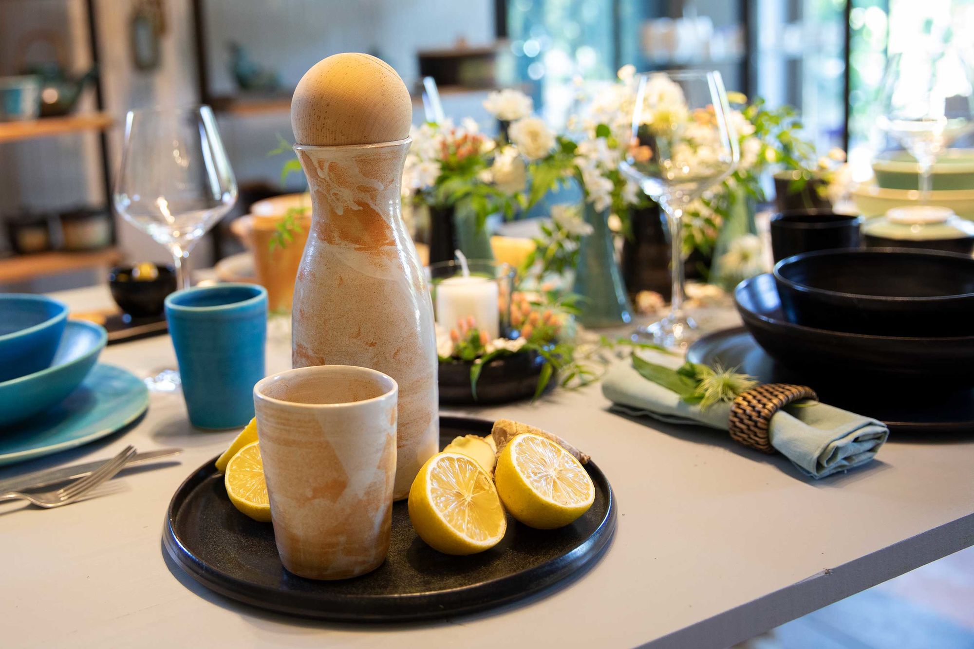 Bild zeigt eine schön angerichtete Skulptur des Betribes: "Keramikregion Landshut Online"