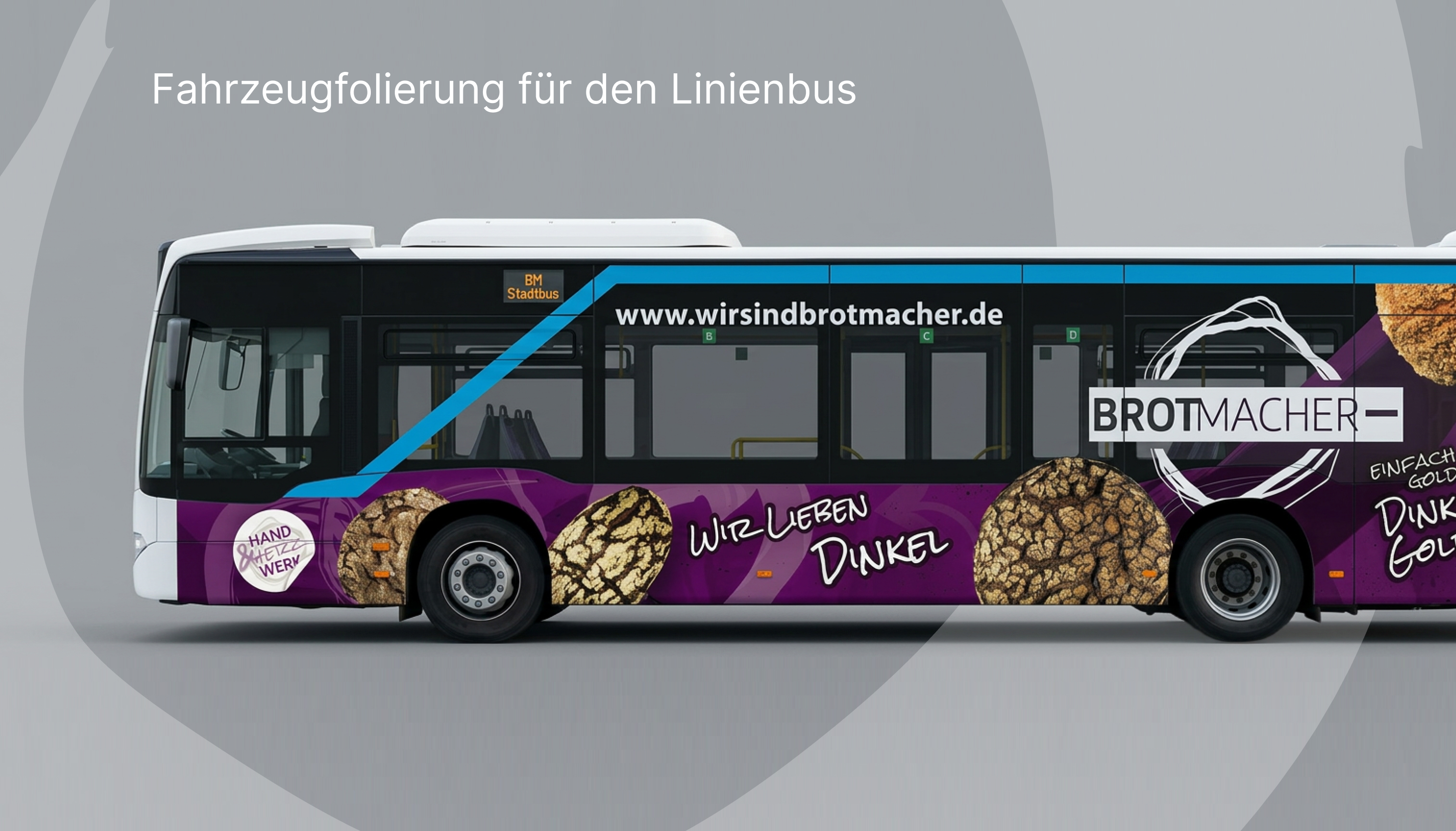 Der Linienbus ist kreativ mit der Brotmacher-Werbung in Landshut gestaltet, ideal für Corporate Design und Social Media. | © madmoses